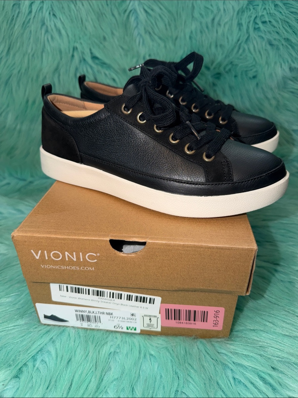 NIB Vionic Black Leather Low-Top Sneakers with White Sole 6.5